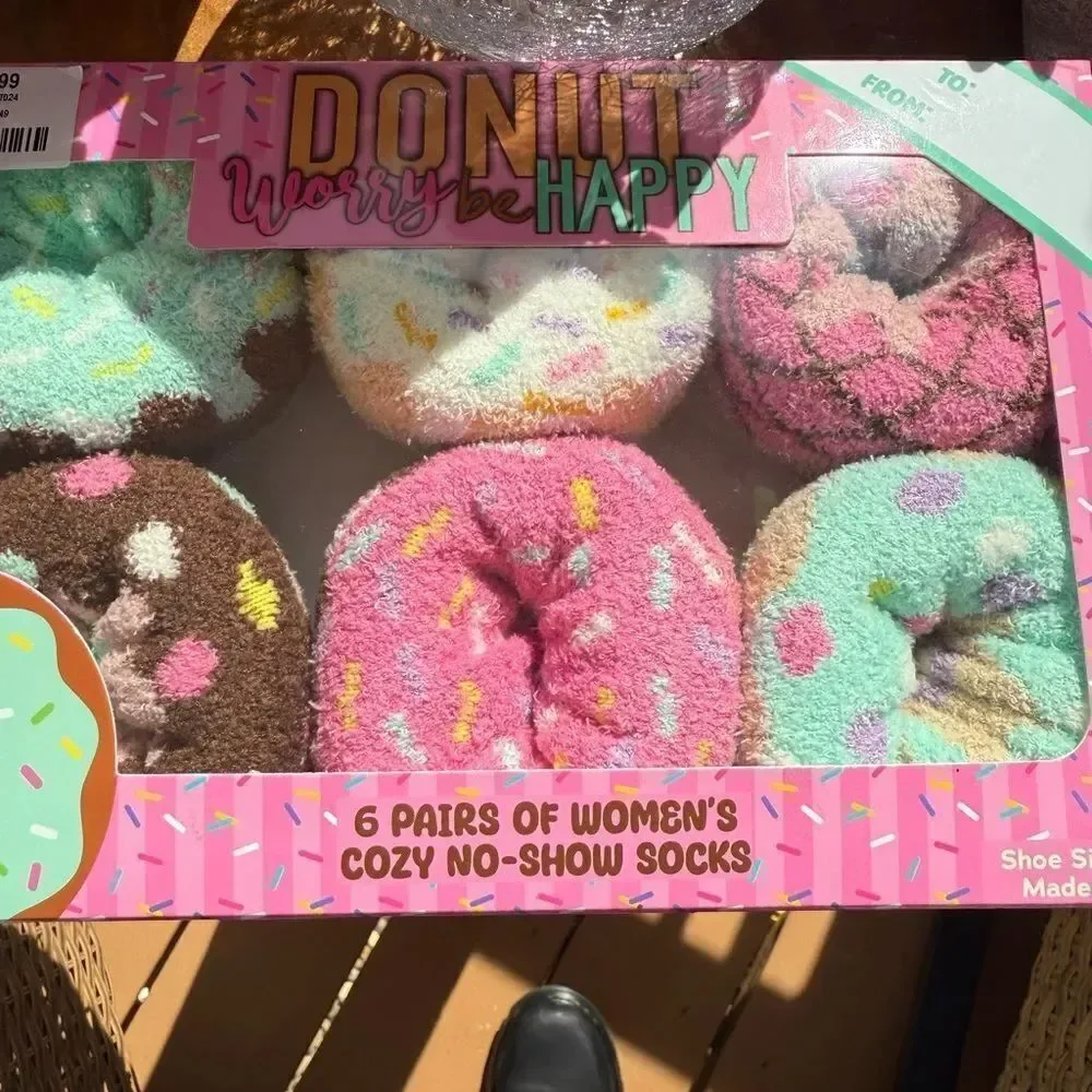 Colorful Donut-Themed Women's Cozy No-Show Socks Brand New Sealed Box NWT